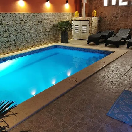 2 Large Ensuite Bedrooms In Boutique Style With Pool Bed & Breakfast