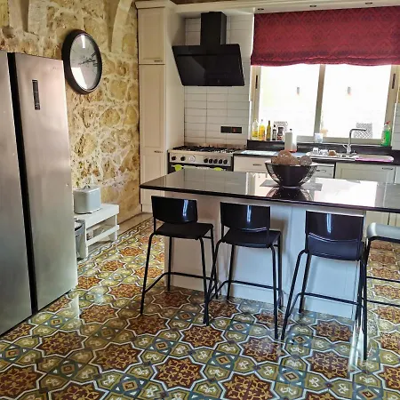 2 Large Ensuite Bedrooms In Boutique Style With Pool 4*