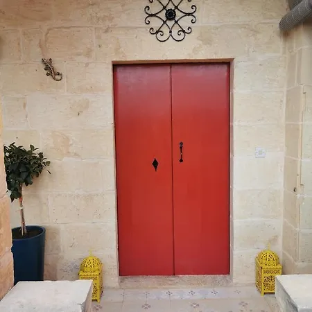 2 Large Ensuite Bedrooms In Boutique Style With Pool Bed and breakfast 4*