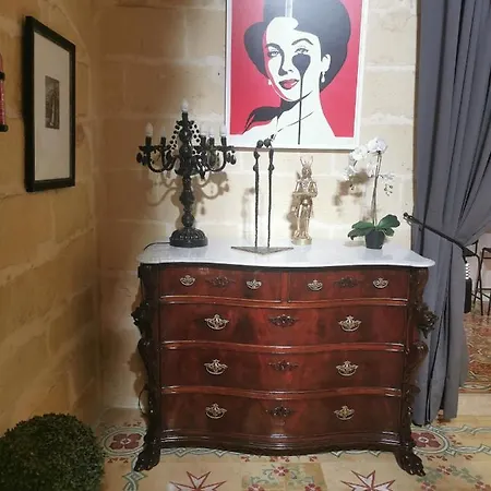 2 Large Ensuite Bedrooms In Boutique Style With Pool 4*