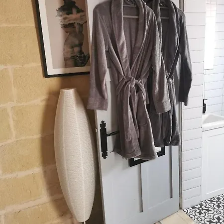 Bed and breakfast 2 Large Ensuite Bedrooms In Boutique Style With Pool Xagħra