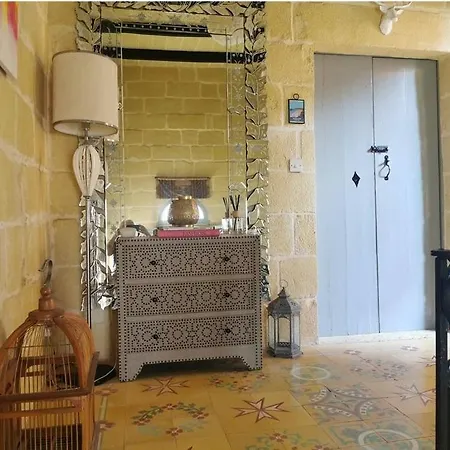 2 Large Ensuite Bedrooms In Boutique Style With Pool Bed & Breakfast