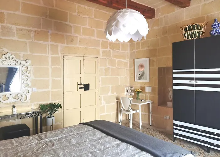 B&B 2 Large Ensuite Bedrooms In Boutique Style With Pool 4*