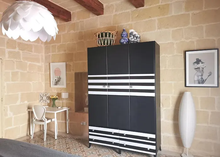 B&B 2 Large Ensuite Bedrooms In Boutique Style With Pool