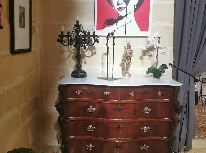 2 Large Ensuite Bedrooms In Boutique Style With Pool 4*