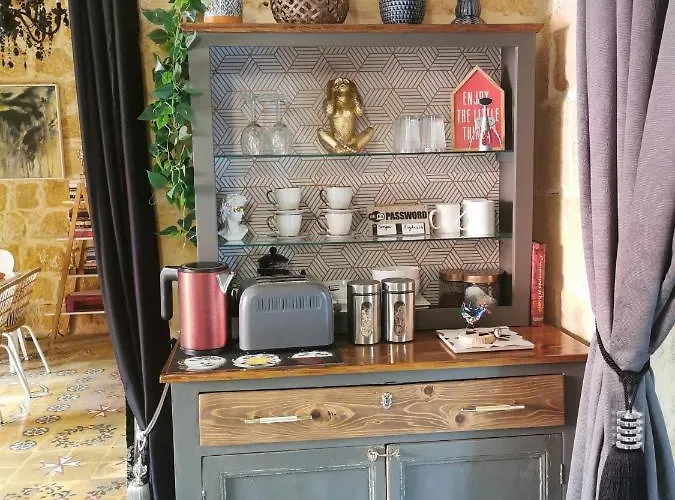 2 Large Ensuite Bedrooms In Boutique Style With Pool 4*