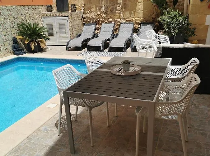 2 Large Ensuite Bedrooms In Boutique Style With Pool 자프라