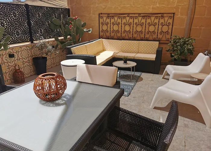 2 Large Ensuite Bedrooms In Boutique Style With Pool 자프라