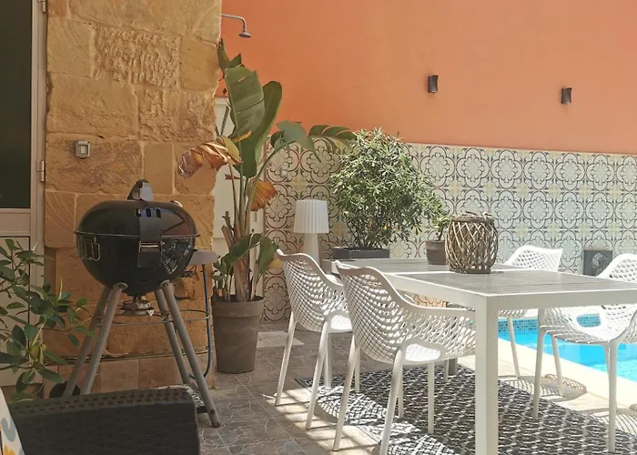 2 Large Ensuite Bedrooms In Boutique Style With Pool B&B 4*