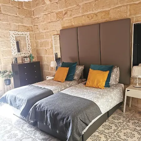 2 Large Ensuite Bedrooms In Boutique Style With Pool Bed & Breakfast Xaghra
