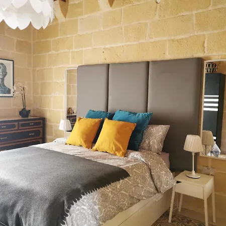 2 Large Ensuite Bedrooms In Boutique Style With Pool Bed & Breakfast Xaghra