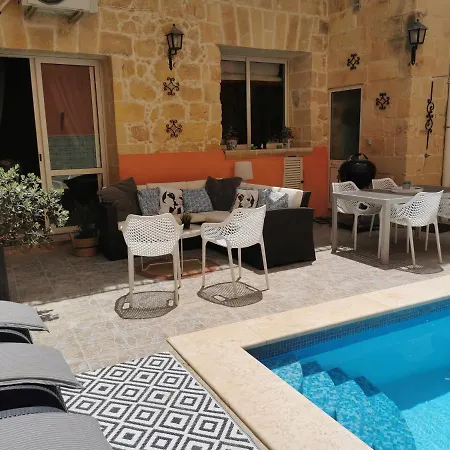 2 Large Ensuite Bedrooms In Boutique Style With Pool Bed & Breakfast *