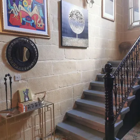 2 Large Ensuite Bedrooms In Boutique Style With Pool Couette-café 4*