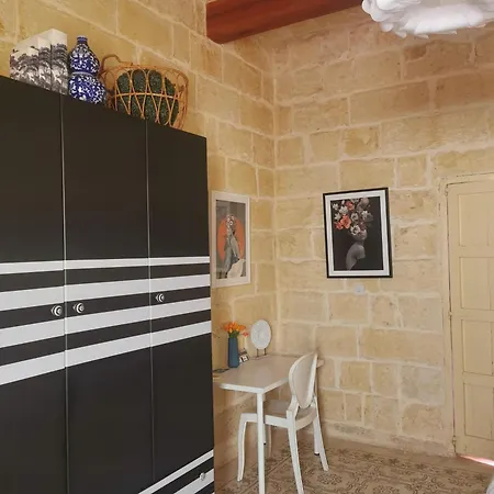 2 Large Ensuite Bedrooms In Boutique Style With Pool 4*