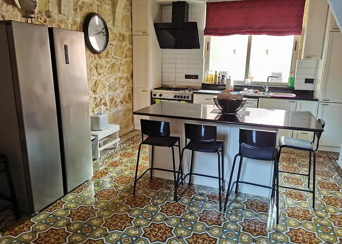 2 Large Ensuite Bedrooms In Boutique Style With Pool 4*