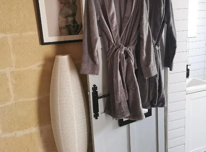 לינה וארוחת בוקר 2 Large Ensuite Bedrooms In Boutique Style With Pool Xagħra