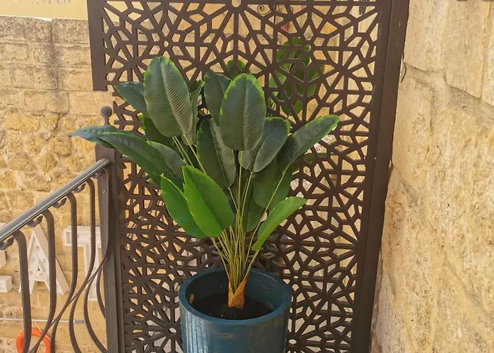 2 Large Ensuite Bedrooms In Boutique Style With Pool